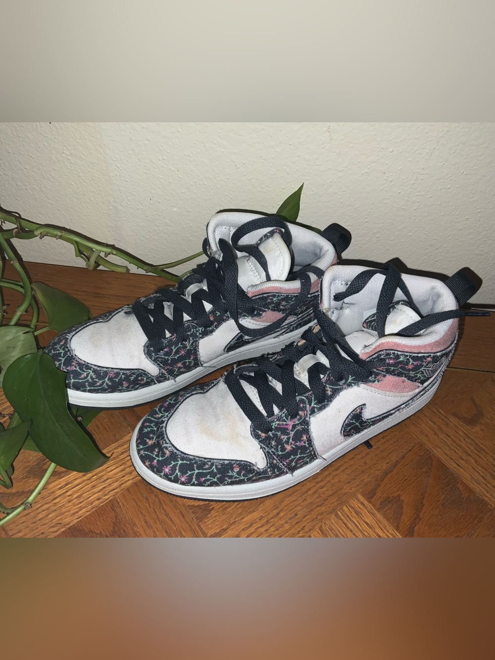 Nike Jordan 1 Mid SE Floral FJ3452-001 3Y USED